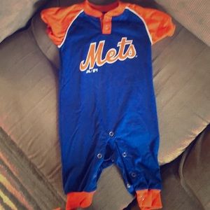 NY Mets onsie 6-9m from majestic.